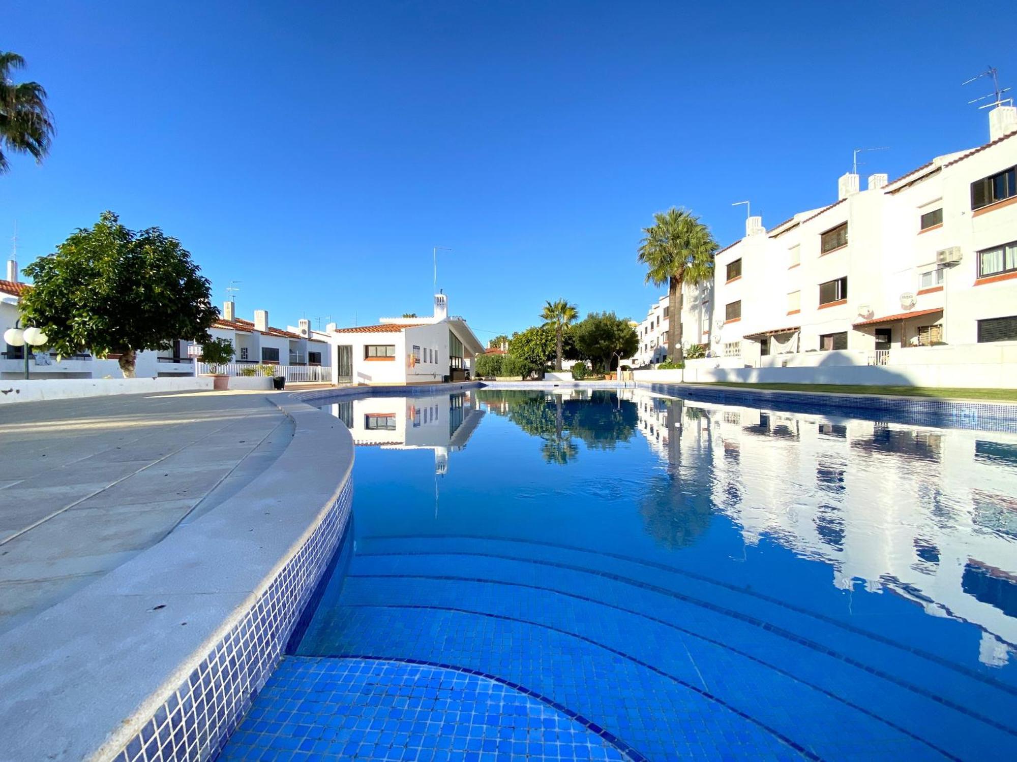 Harmony With Pool By Homing Apartment *